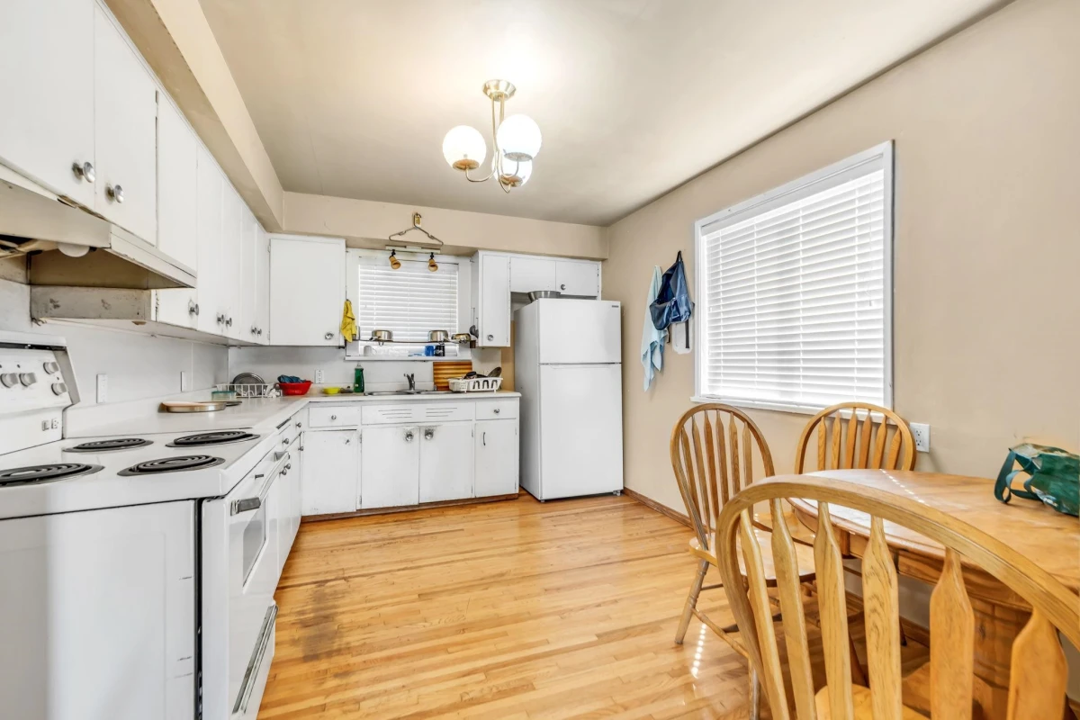 Dining Area Photo of 2680 Victoria Street, Abbotsford, BC