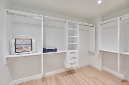 Hallway Photo of 807 755 Harbourside Drive, North Vancouver, BC