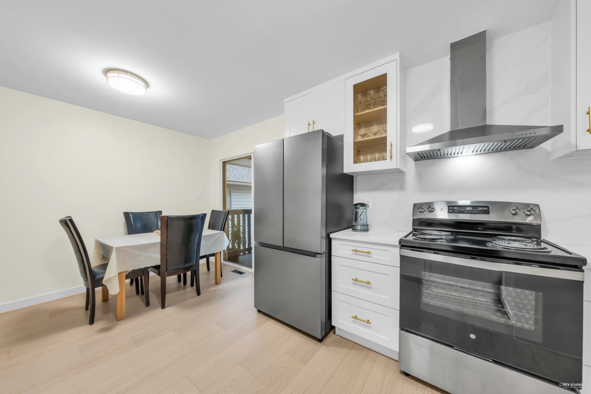 Dining Area Photo of 1382 Sutherland Avenue, Port Coquitlam, BC