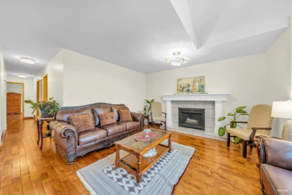 Entry Foyer Photo of 1382 Sutherland Avenue, Port Coquitlam, BC