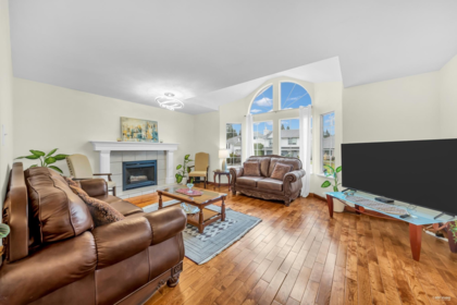 Mudroom Photo of 1382 Sutherland Avenue, Port Coquitlam, BC