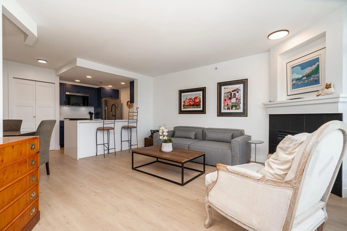 Dining Area Photo of 906 189 Davie Street, Vancouver, BC