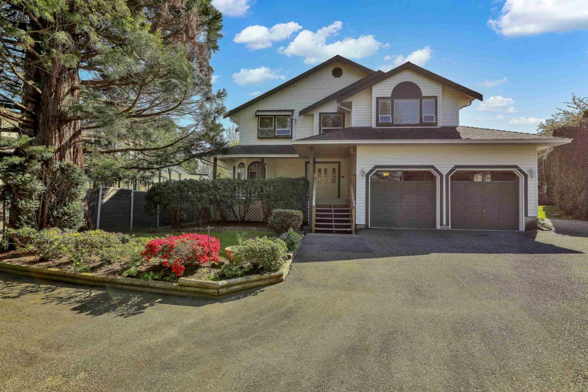 Living Room Photo of 7549 149a Street, Surrey, BC