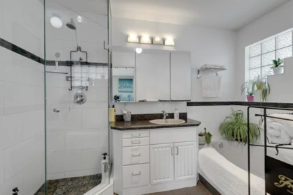 Entry Foyer Photo of 7549 149a Street, Surrey, BC