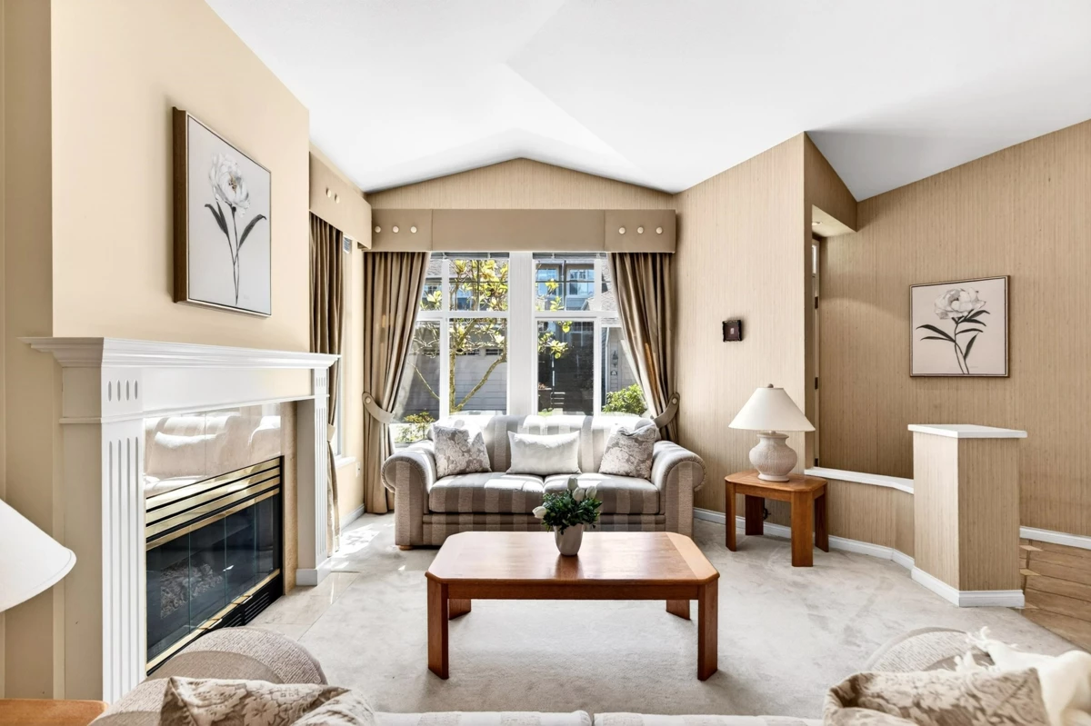 Family Room Photo of 25 15020 27a Avenue, Surrey, BC