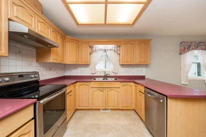 Walk-In Closet Photo of 8 9102 Hazel Street, Chilliwack, BC