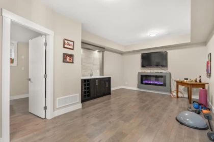 Entry Foyer Photo of 65 17033 Fraser Highway, Surrey, BC