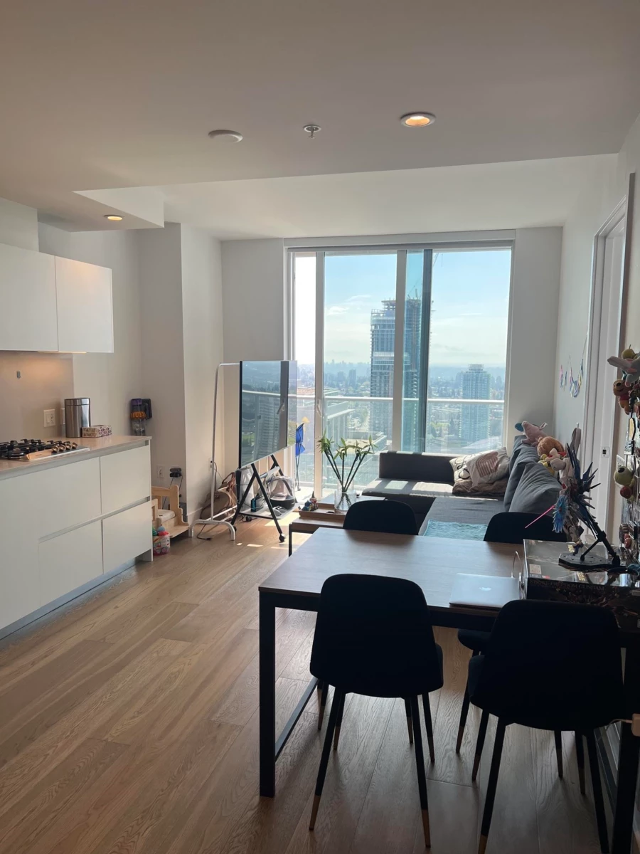 Dining Area Photo of 4001 6000 Mckay Avenue, Burnaby, BC