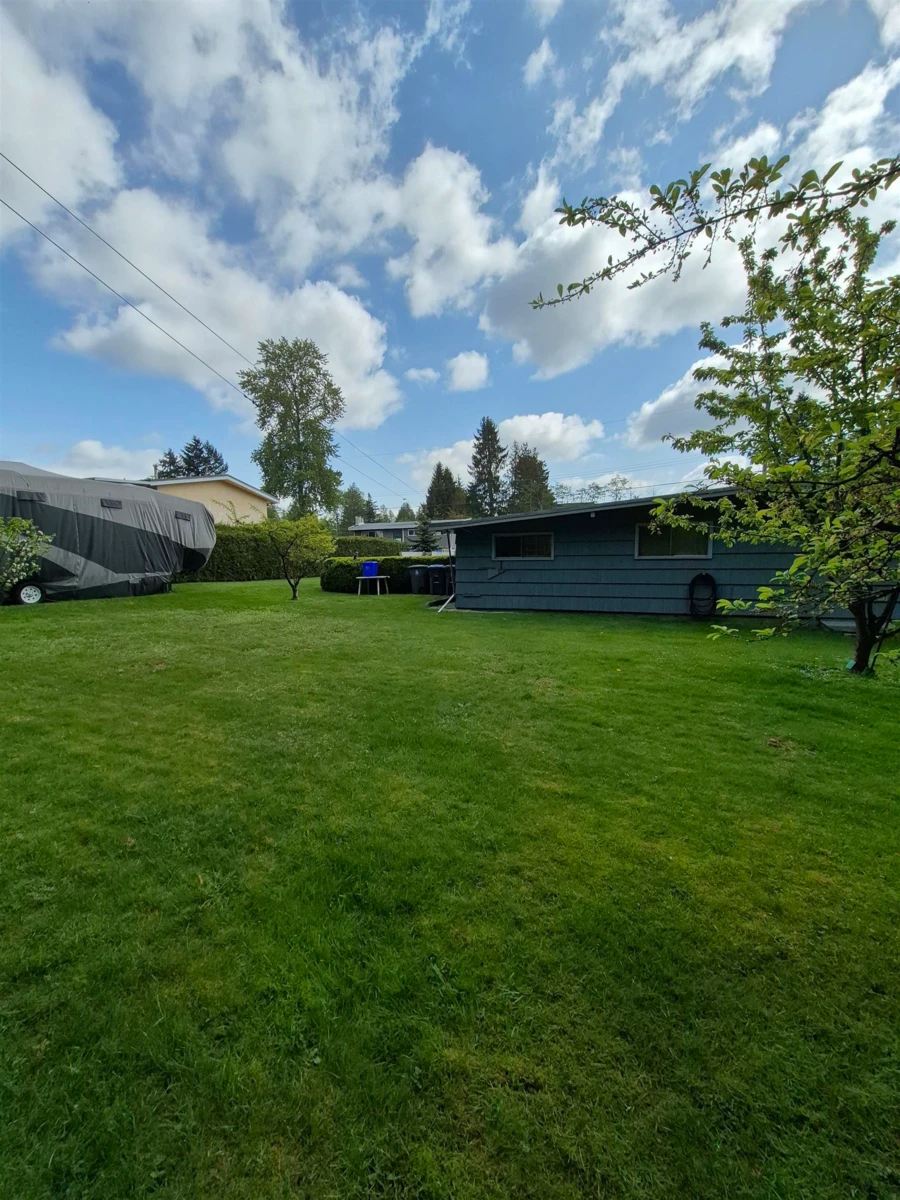 Family Room Photo of 10587 138a Street, Surrey, BC