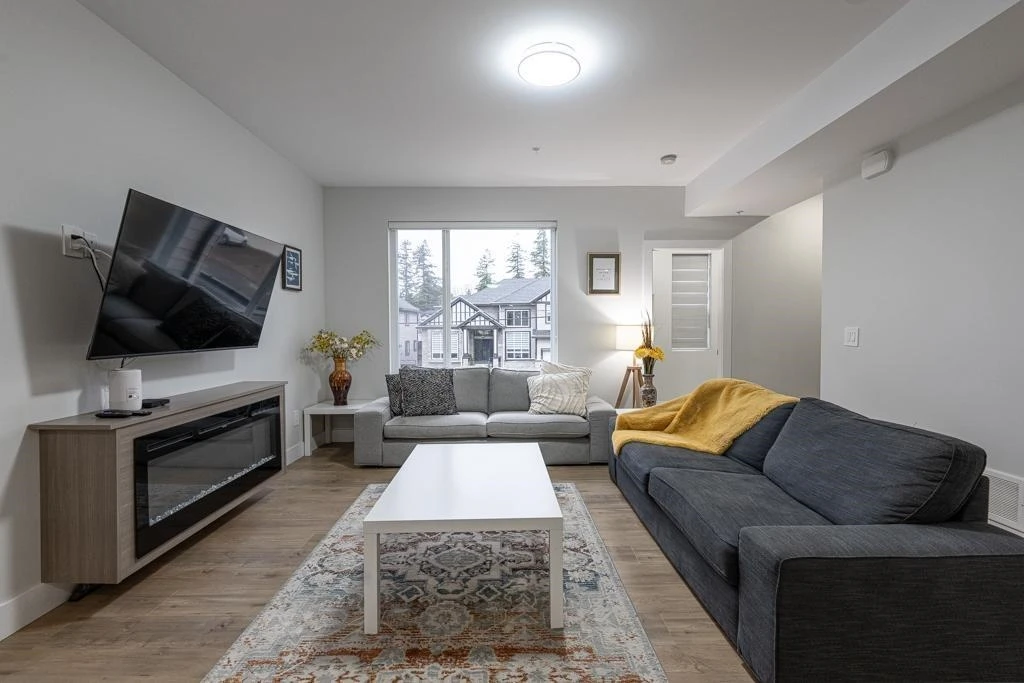Family Room Photo of 2576 Janzen Street, Abbotsford, BC