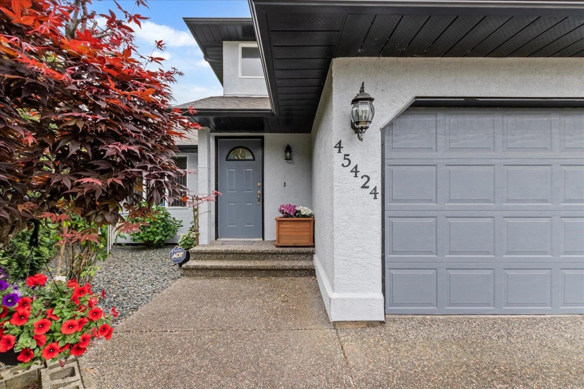 Living Room Photo of 45424 Dorell Place, Chilliwack, BC