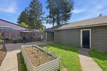 Garden / Landscaping Photo of 11470 95 Avenue, Delta, BC