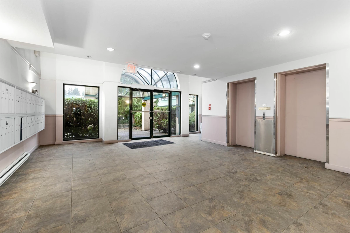 Family Room Photo of 321 2962 Trethewey Street, Abbotsford, BC