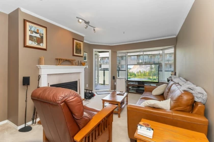 Kitchen Island Photo of 321 2962 Trethewey Street, Abbotsford, BC
