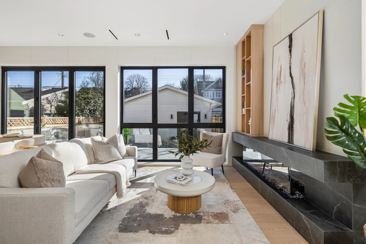 Living Room Photo of 2 3036 W 13th Avenue, Vancouver, BC