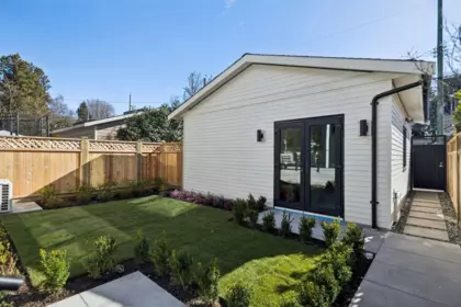 Front Yard Photo of 2 3036 W 13th Avenue, Vancouver, BC