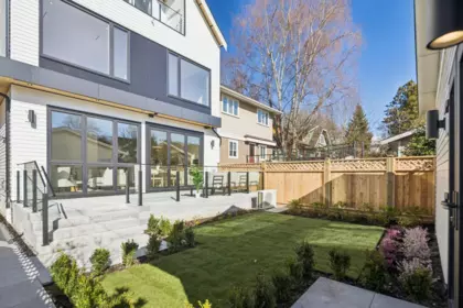 Swimming Pool Photo of 2 3036 W 13th Avenue, Vancouver, BC