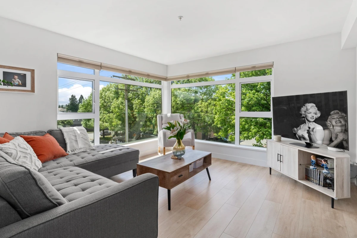 Dining Area Photo of 307 1519 Crown Street, North Vancouver, BC
