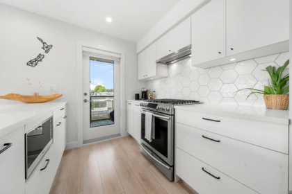 Walk-In Closet Photo of 307 1519 Crown Street, North Vancouver, BC