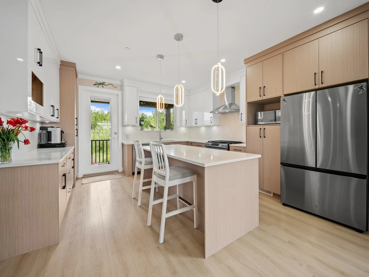 Dining Area Photo of 8586 Tupper Boulevard, Mission, BC