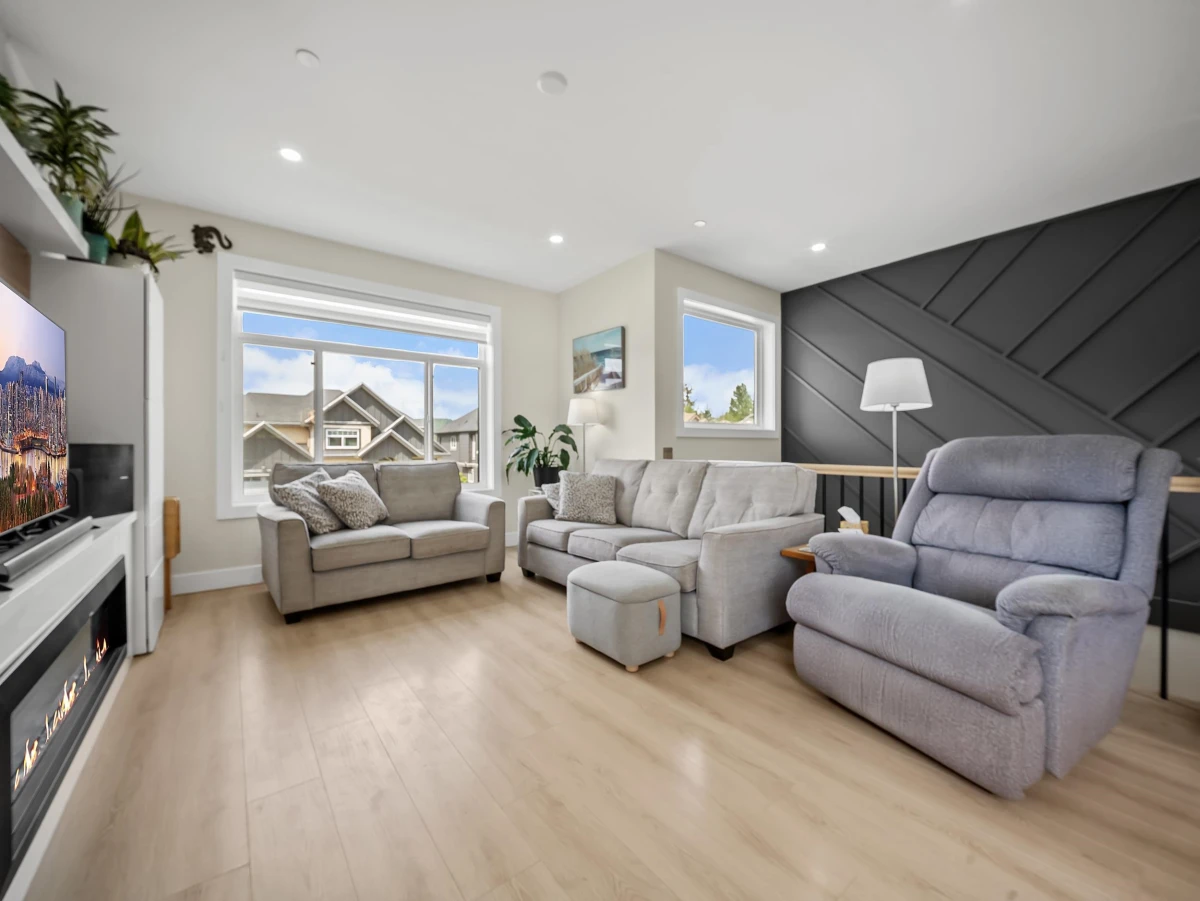 Family Room Photo of 8586 Tupper Boulevard, Mission, BC