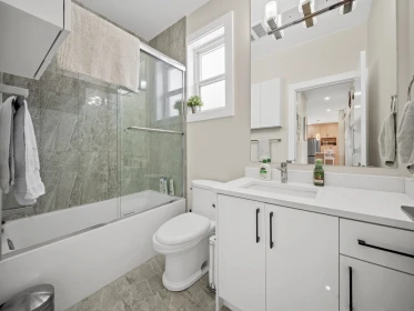 Entry Foyer Photo of 8586 Tupper Boulevard, Mission, BC