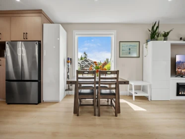 Kitchen Island Photo of 8586 Tupper Boulevard, Mission, BC