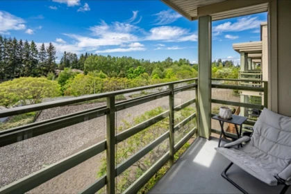 Backyard Photo of 406 15735 Croydon Drive, Surrey, BC