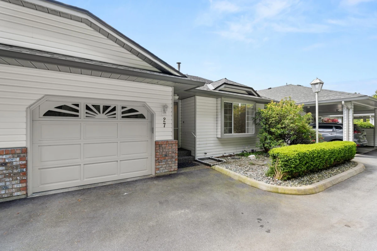 Exterior Rear Photo of 27 3351 Horn Street, Abbotsford, BC