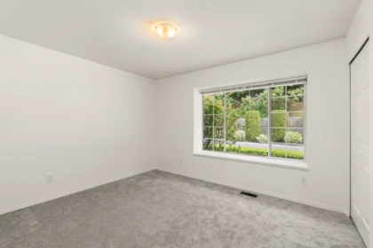 Entry Foyer Photo of 27 3351 Horn Street, Abbotsford, BC