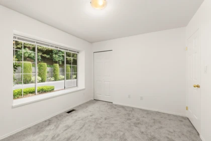 Hallway Photo of 27 3351 Horn Street, Abbotsford, BC