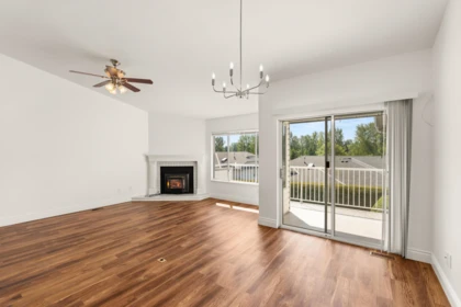 Kitchen Island Photo of 27 3351 Horn Street, Abbotsford, BC