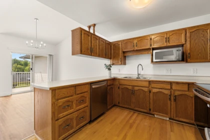 Walk-In Closet Photo of 27 3351 Horn Street, Abbotsford, BC