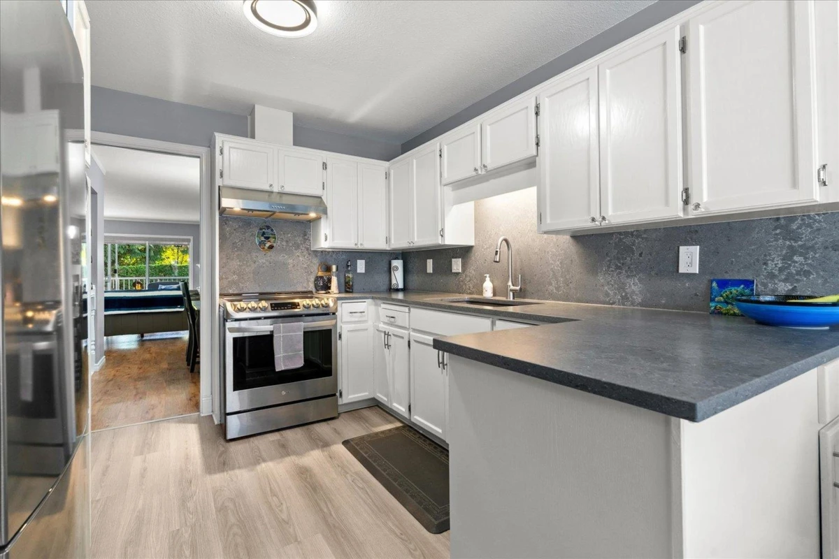 Dining Area Photo of 34 33922 King Road, Abbotsford, BC