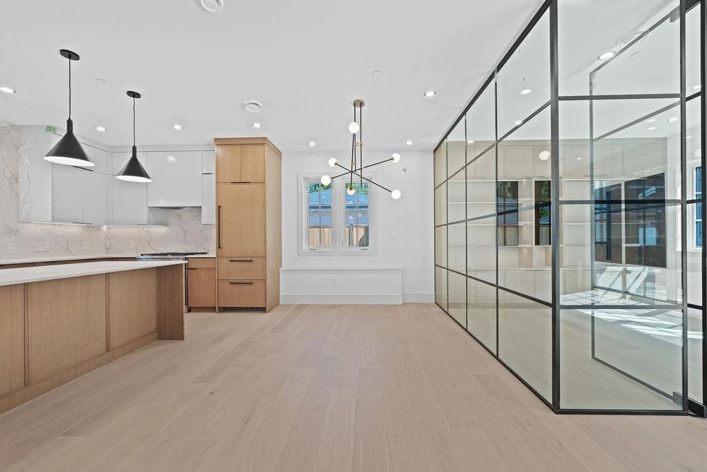 Living Room Photo of 6855 Cypress Street, Vancouver, BC