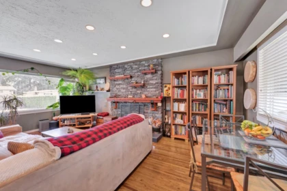 Breakfast Nook Photo of 430 Montgomery Street, Coquitlam, BC