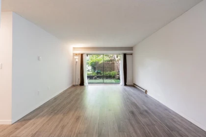 Breakfast Nook Photo of 102 6105 Kingsway, Burnaby, BC