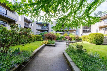 Swimming Pool Photo of 102 6105 Kingsway, Burnaby, BC