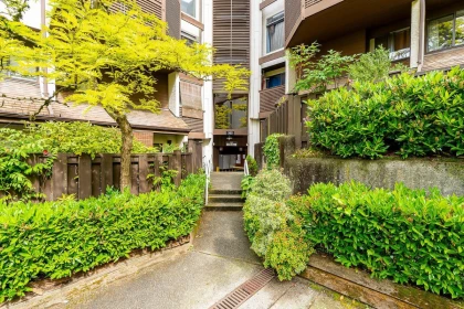 402 365 Ginger Drive, New Westminster, BC, New Westminster — Apartment/Condo for sale