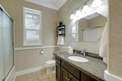 Walk-In Closet Photo of 26215 36 Avenue, Langley, BC