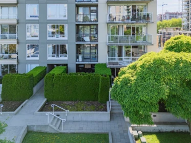 Garden / Landscaping Photo of 501 39 Sixth Street, New Westminster, BC
