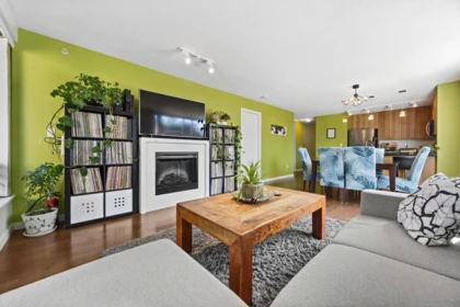 Kitchen Island Photo of 501 39 Sixth Street, New Westminster, BC