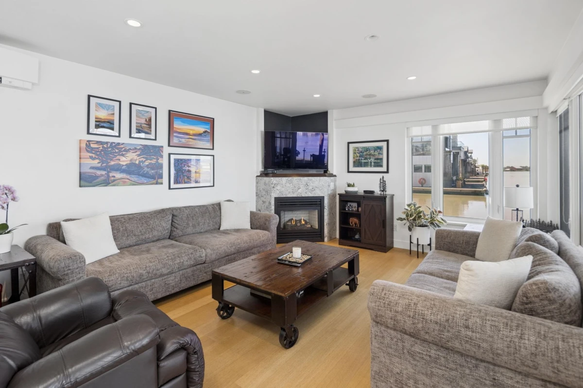 Living Room Photo of 9 3473 W River Road, Delta, BC