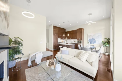 Kitchen Photo of 209 13585 16 Avenue, Surrey, BC