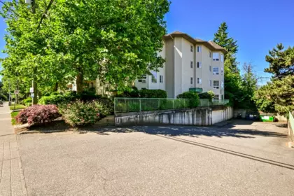 302 2435 Center Street, Abbotsford, BC, Abbotsford — Apartment/Condo for sale