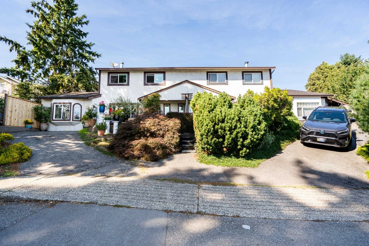 Family Room Photo of 1135 Vanier Avenue, Coquitlam, BC