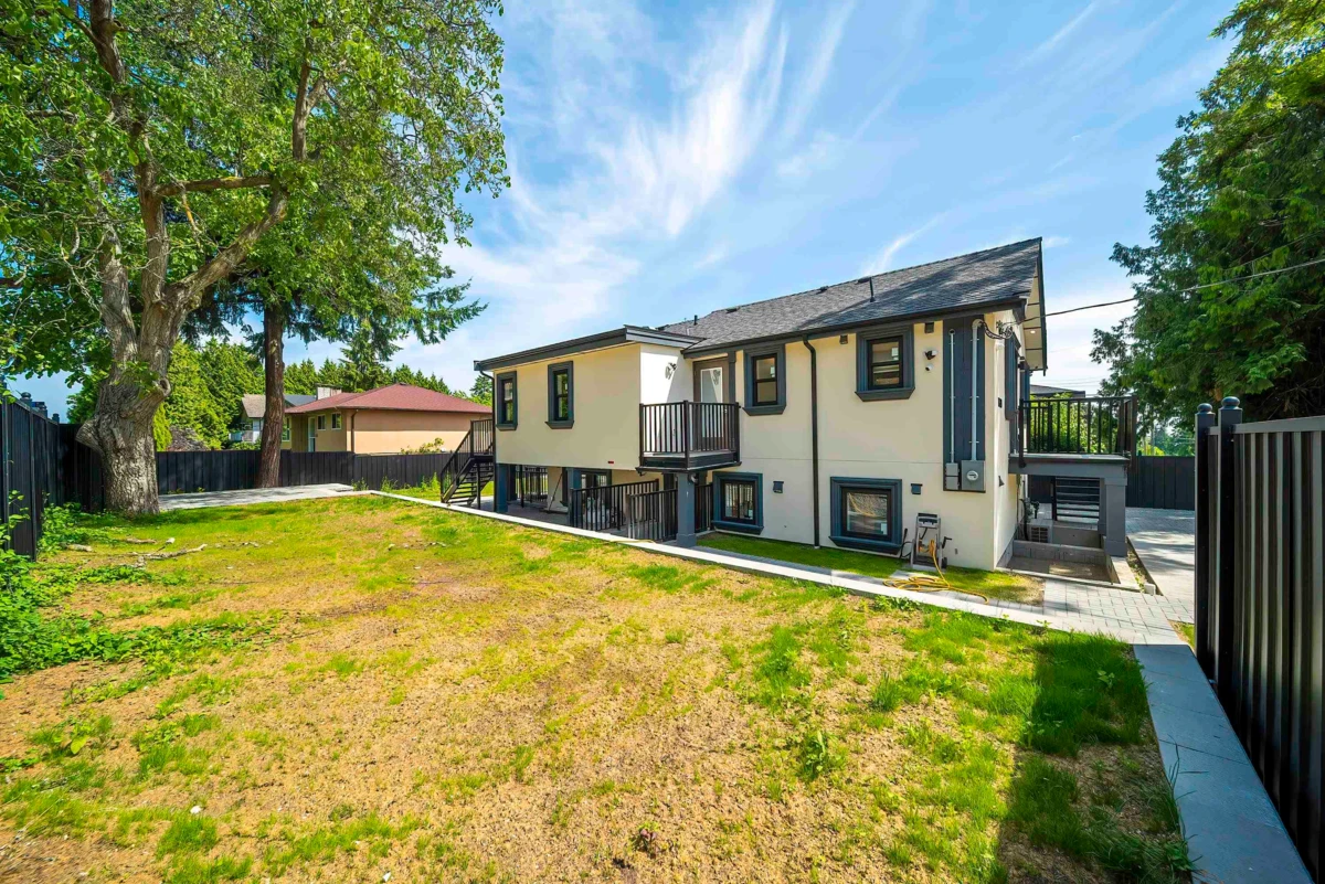 Family Room Photo of 7620 Gilley Avenue, Burnaby, BC
