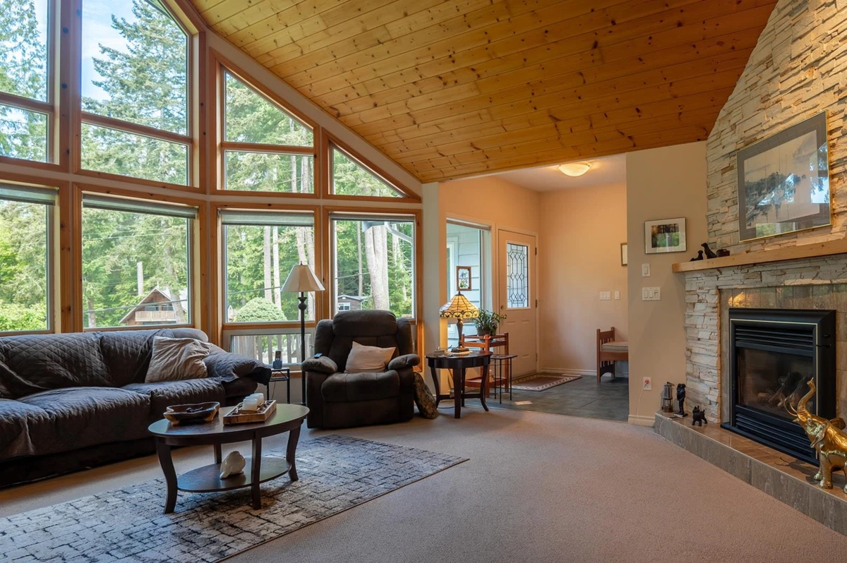 Family Room Photo of 1154 Flume Road, Roberts Creek, BC