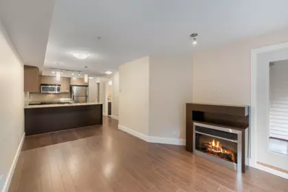 Kitchen Island Photo of 118 2233 Mckenzie Road, Abbotsford, BC