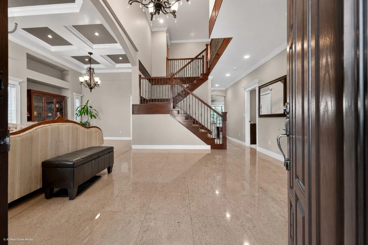 Dining Area Photo of 16758 86 Avenue, Surrey, BC